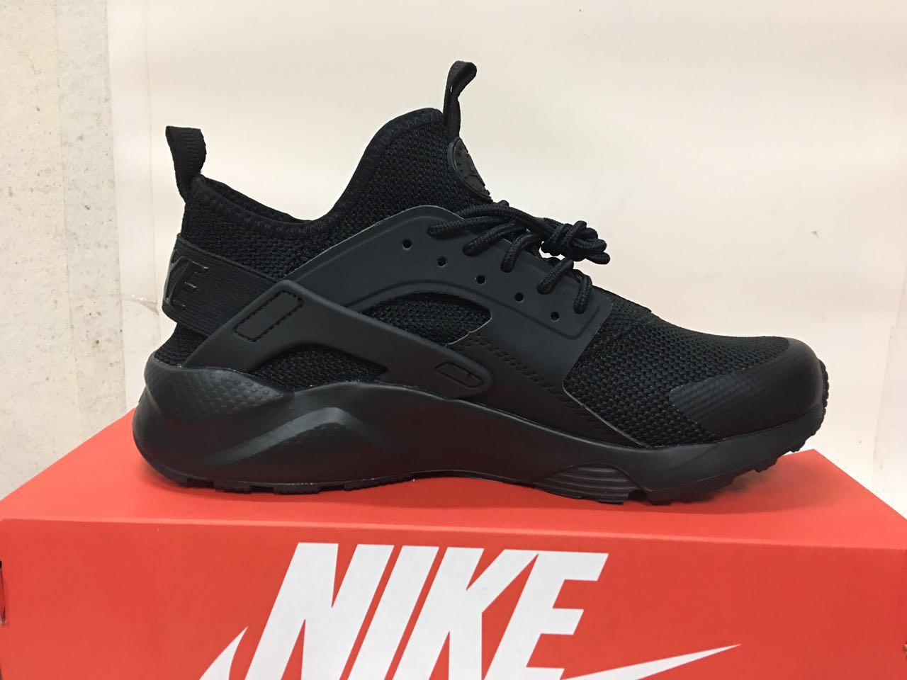 Women Nike Air Huarache 6 Flyknit All Black Shoes